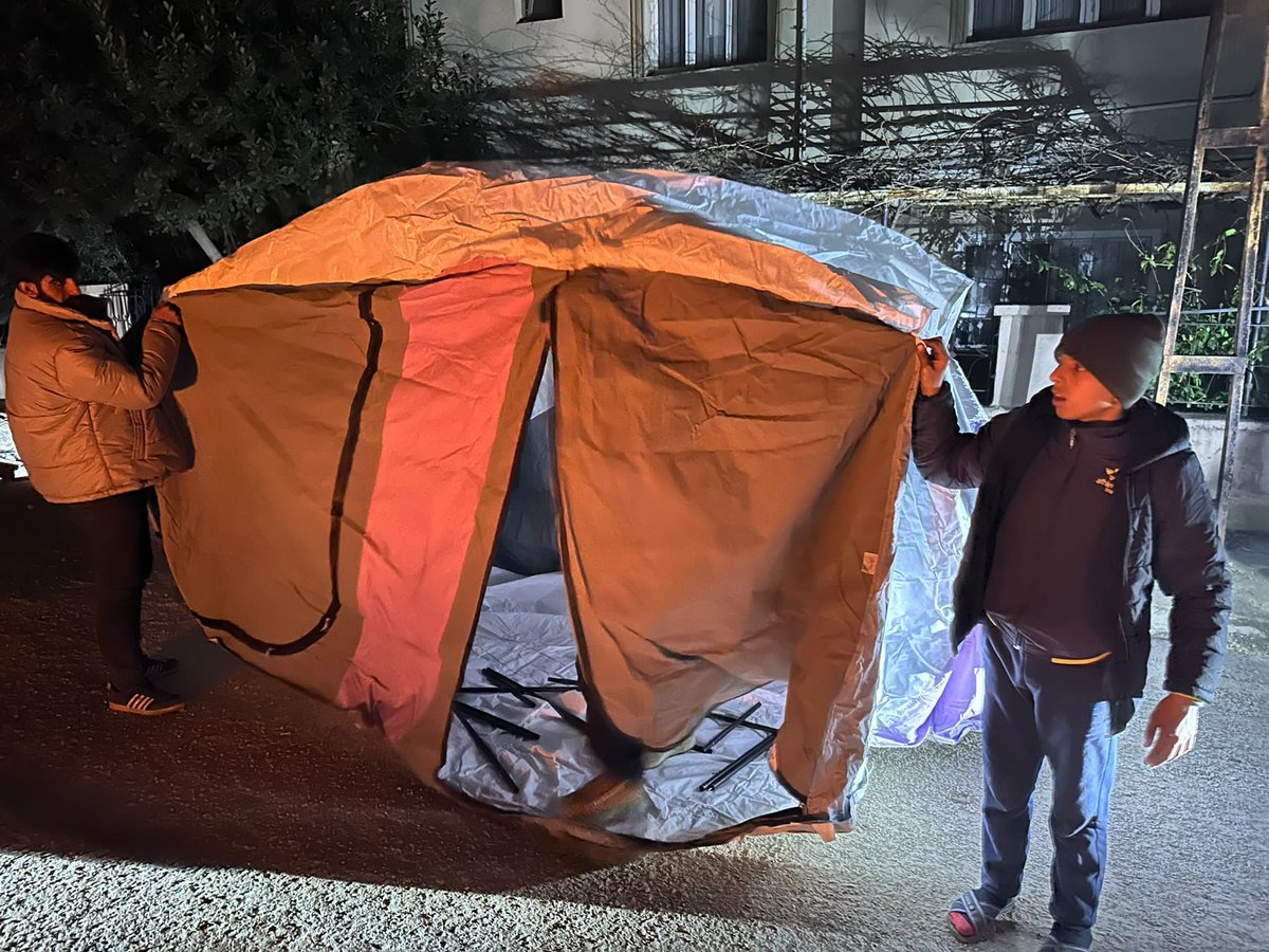oakardogan's tweet photo. @AFADBaskanlik Ya bırakın size geldik çadır istedik valinin onayı olmadan veremeyiz dediniz. Daha ulaşmadığınız o kadar köy var.. Sadece son 24 saatte ulaştığımız yerler burası.. Sizi biraz geniş düşünmeye davet ediyorum. https://t.co/aCEoMmtuYg