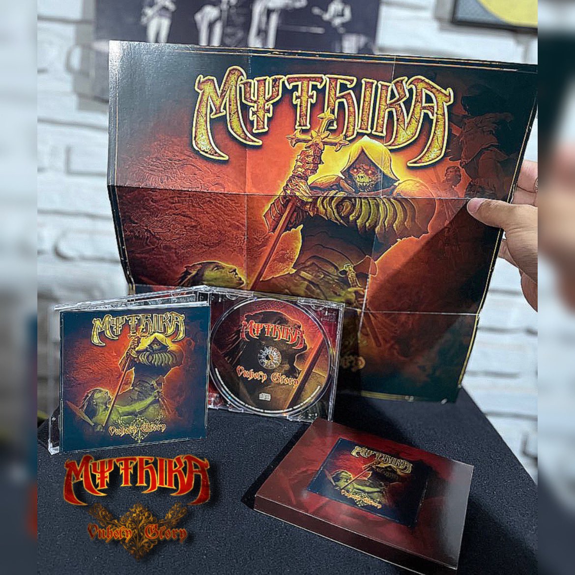 mythika_py's tweet photo. ya llegaron los cds! 
Mythika - Unholy Glory (deluxe edition)
-cd booklet 16 paginas
-case full color
-poster doble 36x36

precio: 80.000gs (mas delivery)
consultas al 0971389200
#mythika #unholyglory #heavymetal https://t.co/HAzBLwJOOW
