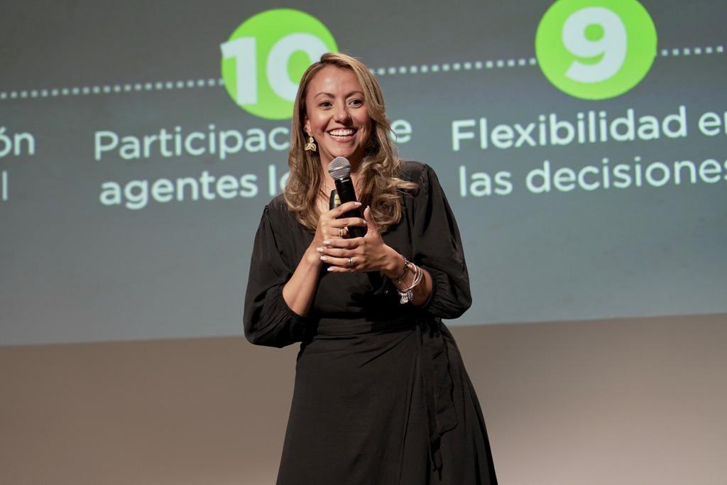 Claudia_GarciaL's tweet image. ¡Invitaciones que nos emocionan! La @upbcolombia nos dio un espacio para dialogar, e intercambiar experiencias con los estudiantes de Arquitectura. Logramos UNIDOS pensarnos el futuro del Departamento y sumar acciones para la #Visión2040: Antioquia #CorazónVerde de América.