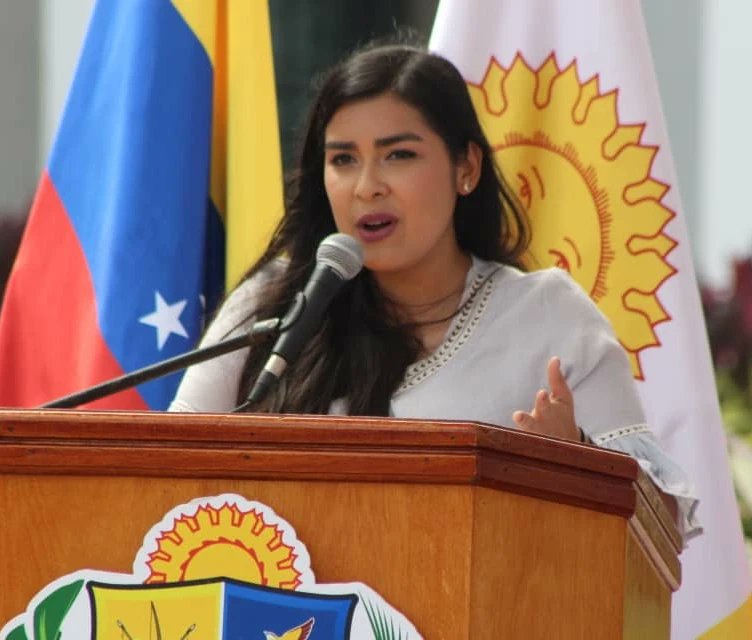 Grecia_Jpsuv's tweet photo. Con la frescura del Mar Caribe y el caluroso amor de su hermosa gente, ayer #15Feb celebramos junto a la Juventud de La Guaira los 209 años de la Batalla de La Victoria y Día Nacional de la Juventud. ❤️

¡Viva la juventud guaireña!
¡Viva la juventud venezolana! ❤️‍🔥
#Jpsuv https://t.co/XLsSi9r0Ui