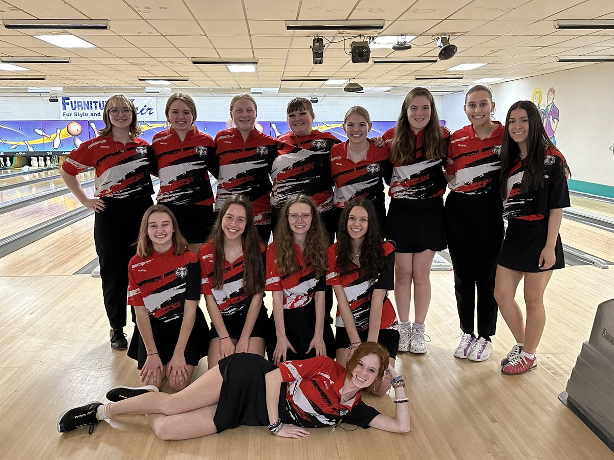Kaufy24's tweet photo. Congratulations to Lakota West Girls Varsity Bowling, who finished the regular season going 20-0.  @gmcsports Champs for the 1st time in school history.  On to Sectionals!! #WhatsNext https://t.co/ohi8sBfAat