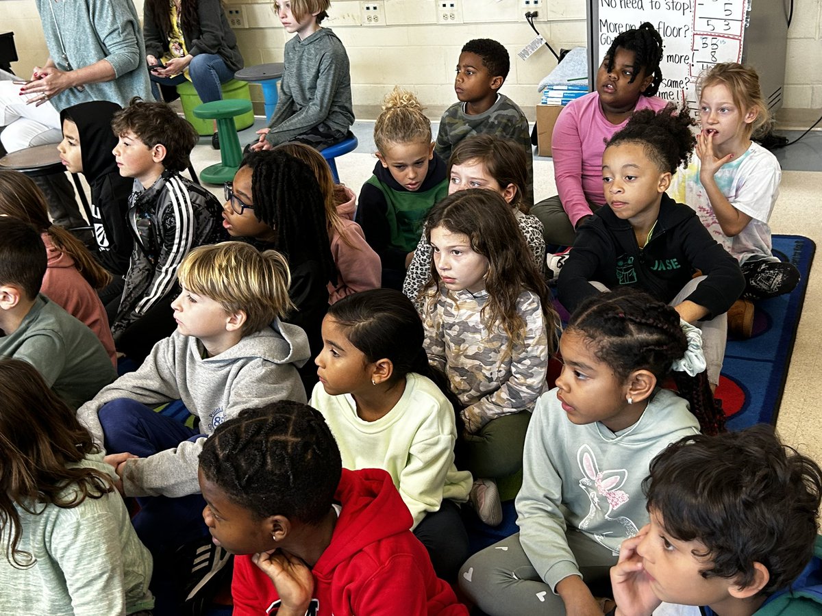 MrsYooLido's tweet photo. We continue our kindness week as we celebrate our gratitude for our Long Beach community! So grateful we got the “big kids” read to us from @lbeachms1 ! Thank you @kmsmith548 for this amazing opportunity! https://t.co/vrPK2HEs0t