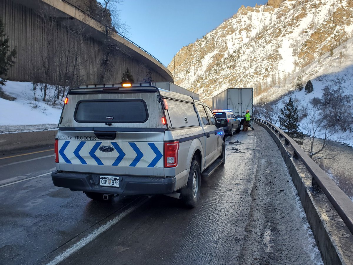 CSP_MCSAP's tweet image. Motor Carrier, Hazardous Materials, and 4C troopers are currently dealing with a CMV crash on I70 eastbound at mile marker 121, in Glenwood Canyon.