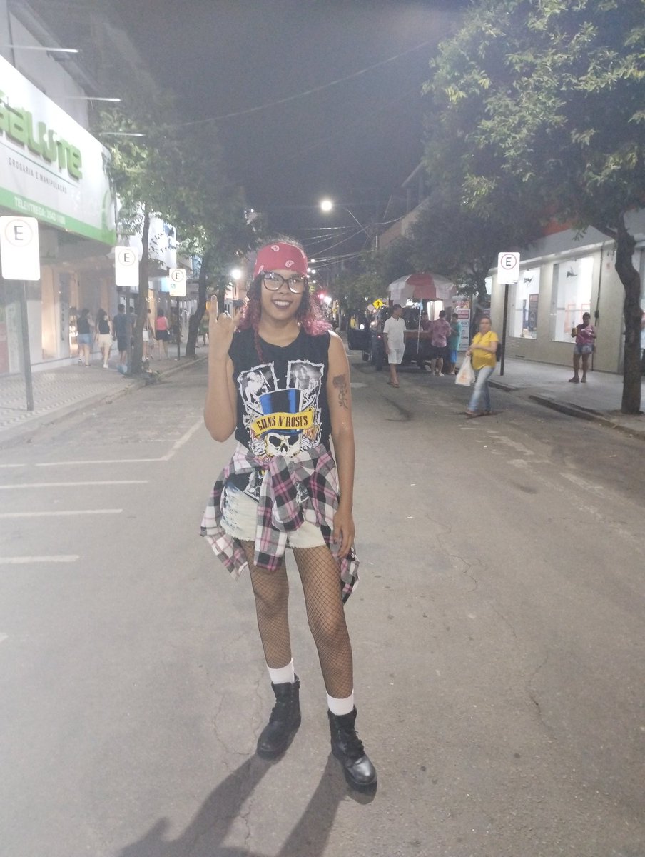 xIndybyNature's tweet photo. Axl Rose está diferente 🤔
#BlocoDasPiranhas2023 #CasteloES https://t.co/rYcpxTajAL