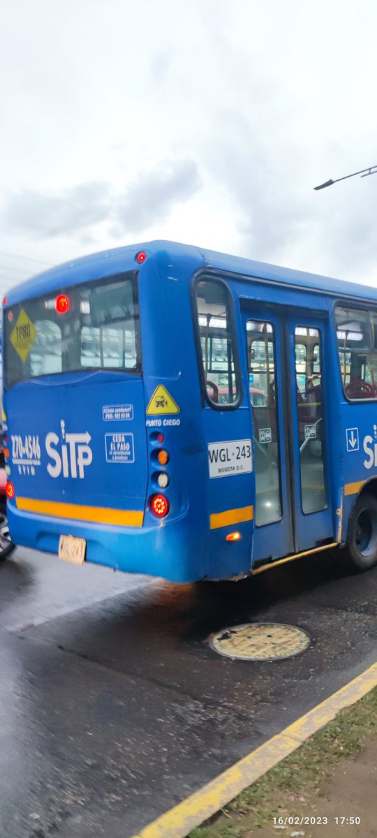 LEPETITE_7396's tweet photo. @TransMilenio El SITP con ruta A503/G503 en la parada de Estación calle 100 no paró, le quitó el letrero de ruta y no quiso recoger a nadie. Z70-4546 https://t.co/JWWklXx6S5