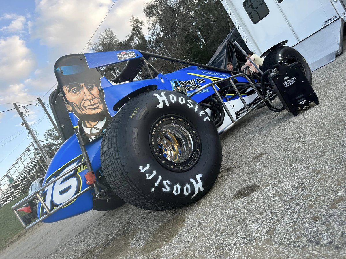 USACNation's tweet photo. 4⃣ new cars have joined us tonight for the USAC @AMSOILINC National Sprint Car points opener at @BubbaRaceway.
#16TH Kevin Newton
#61m Brady Short
#7v Eddie Vancil
#69 @BradyBacon switches back to his familiar ride after driving the #98 at Volusia.
#WinterDirtGames https://t.co/o3RcS85EIa
