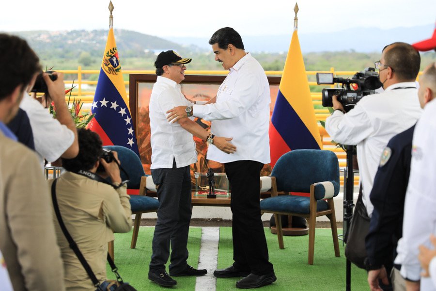 Vicepresidencia Vzla (@vicevenezuela) on Twitter photo #Entérate || El Pdte. <a href="/NicolasMaduro/">Nicolás Maduro</a>, propuso a su homólogo de Colombia, <a href="/petrogustavo/">Gustavo Petro</a>, "instalar un equipo económico, donde participen los Gobernadores de la zona, para proyectar la creación de la Zona Económica Especial entre el norte de Santander y el Edo. Táchira".
#16Feb #Entérate || El Pdte. <a href="/NicolasMaduro/">Nicolás Maduro</a>, propuso a su homólogo de Colombia, <a href="/petrogustavo/">Gustavo Petro</a>, "instalar un equipo económico, donde participen los Gobernadores de la zona, para proyectar la creación de la Zona Económica Especial entre el norte de Santander y el Edo. Táchira".
#16Feb