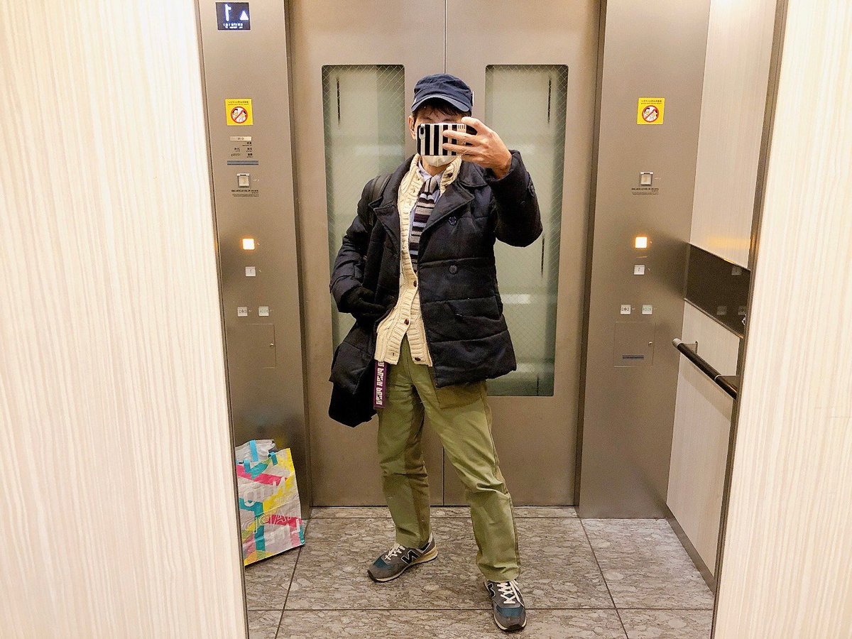 HajimetanizakiF's tweet photo. 中はこんな感じ
#ワークキャップ #バックナンバー #BACKNUMBER #ライトオン #Righton
#Pコート #JFERRY
#ニットベスト #GU
#オックスフォードシャツ #UniformNERV #NERV #EVA
#2トーンコットンパンツ #ユナイテッドアローズ #UNITEDARROWS #authenticwear
#ニューバランス574 #newbalance https://t.co/sApzIUAZhe