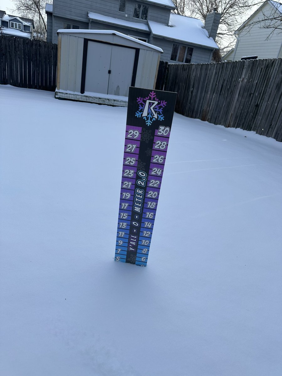 technicholas1's tweet photo. @ryanhallyall snow in West Des Moines Iowa 2-16-2023. https://t.co/4SdAk0wIj6