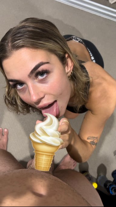 The age old debate&hellip; to lick or to bite ice cream?  🍦😈 https://t.co/ukHpUQfaNI https://t.co/OsaOvAR0i