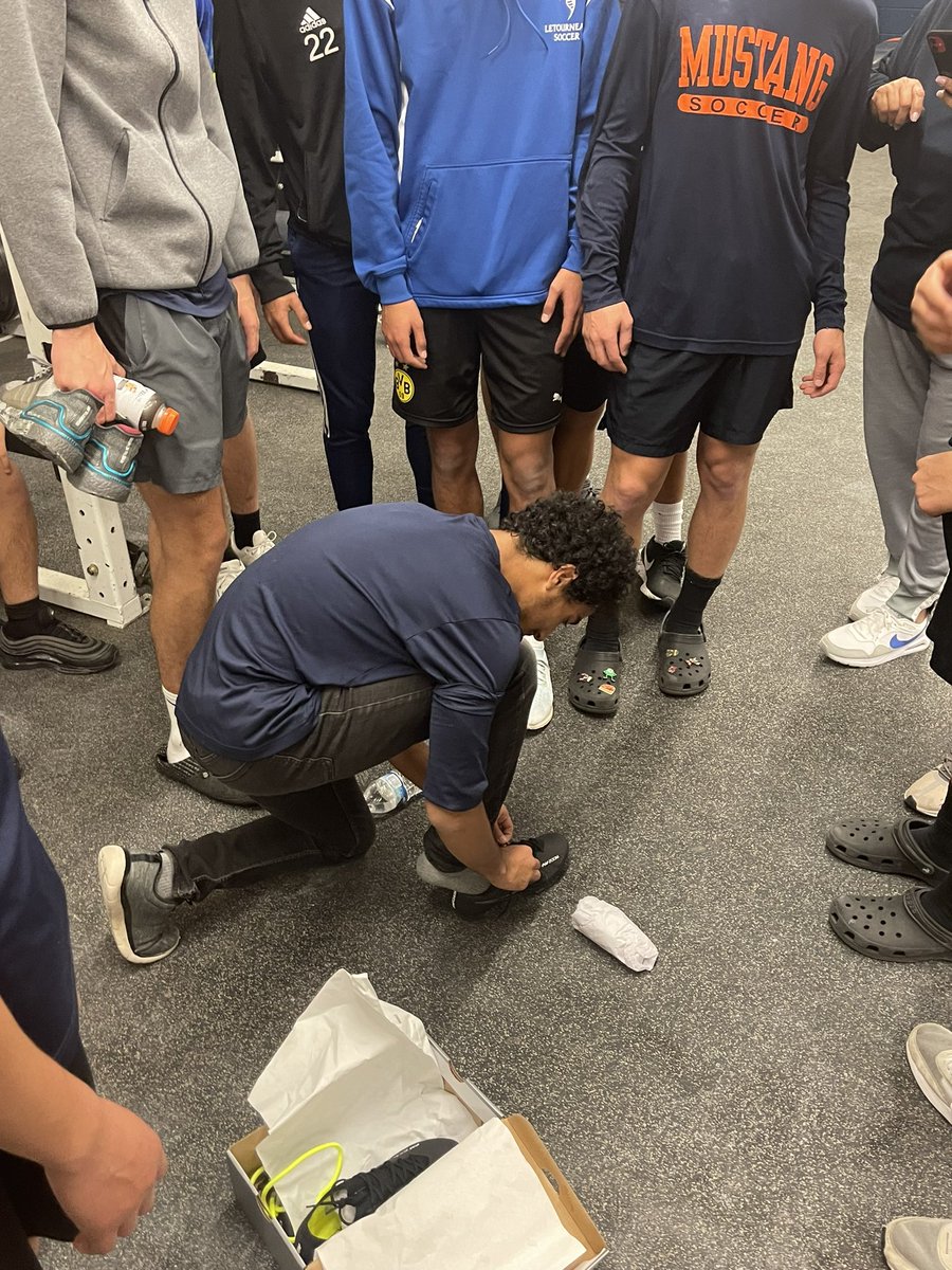 SachseHS_Soccer's tweet photo. The guys gave a little something back to the best manager a team could ask for!
#runmustangsrun
@gisd_athletics @SHS_Mustangs @DallasTexans1 @tascosoccer @BarstoolSachse https://t.co/FNsyAbPcd5