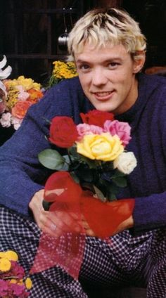 willbyersofcl's tweet photo. i'm actually in love. LIKE AHHHHHHHH HE'S SO HOT 😭 he was hot in the 90s and he's still hot!! GRRRR I LOVE HIM 😭😭😭😭😭😭😭 https://t.co/bDyANczERC
