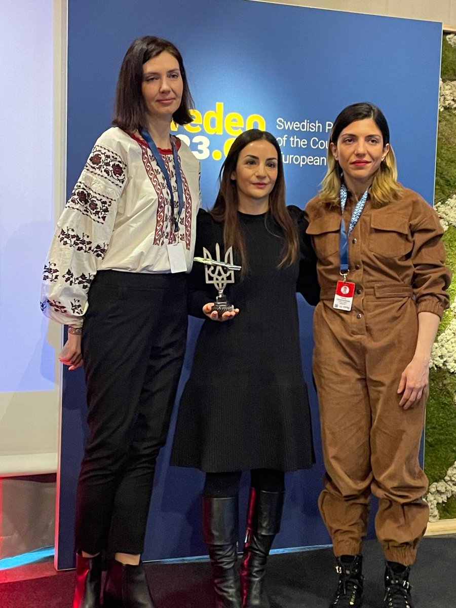 UkraineAidOps's tweet photo. Our Tryzubs are spreading across the globe far and wide.  Most recently one was presented as gift to Sweden's Minister of Culture by Ukrainian NGO, Act Lots.

Tryzubs of 4 sizes available in our shop - all proceeds go to help 🇺🇦 frontlines.  

https://t.co/l6T243psMS

@SweMFA https://t.co/WuYkcggn3Y