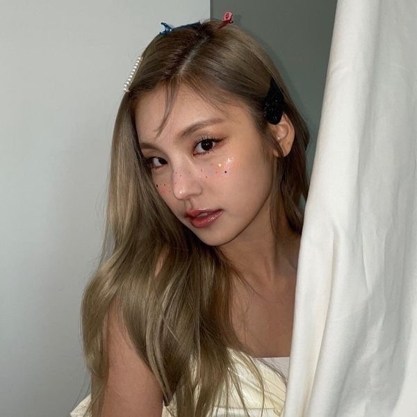 dailyhyj's tweet photo. my fairy https://t.co/VtBUGFAke9