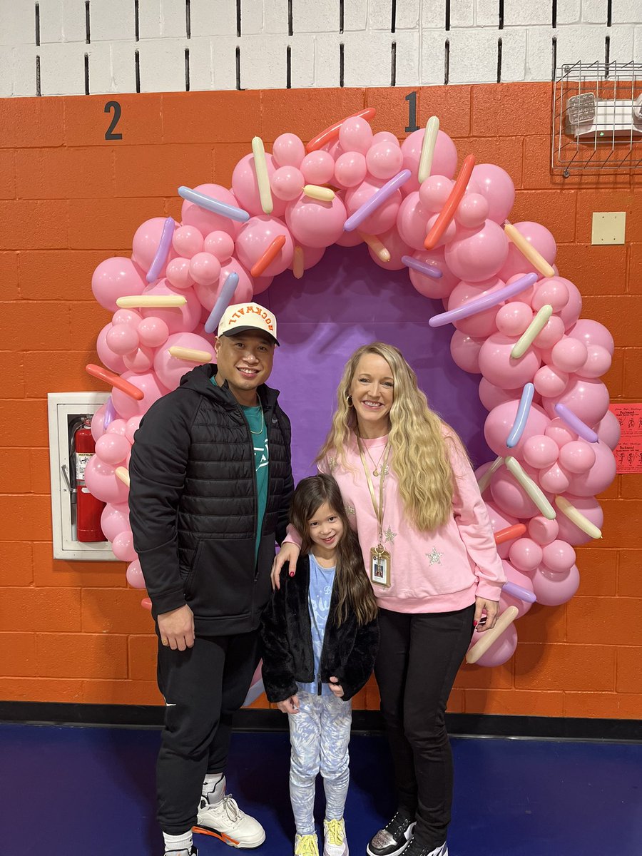 Shelbi Malig (@mrs_malig) on Twitter photo Donuts with grown ups! 🍩 Thank you to <a href="/nebbienation/">Nebbie Williams Elementary</a> PTA for such a great event! Donuts with grown ups! 🍩 Thank you to <a href="/nebbienation/">Nebbie Williams Elementary</a> PTA for such a great event!