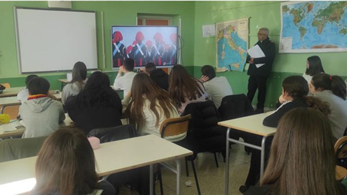 TG24info's tweet image. #Morolo – I Carabinieri incontrano gli alunni della scuola media “Biondi” | tg24.info tg24.info/morolo-i-carab… #carabinieriascuola
