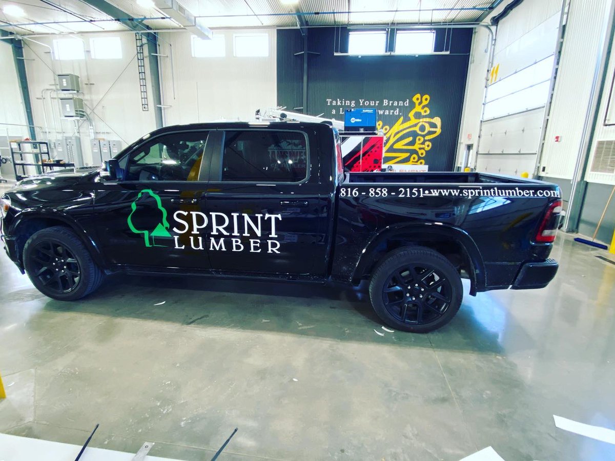 YellowFrogGFX's tweet photo. Thank you to Sprint Lumber for allowing us to help make their fleet look their best. Our team is able to work with you across multiple different types of vehicles to ensure the look of your fleet is consistent. 
#fleetgraphics #3mcertified #3mUASGCertified #lowentrained #wrapshop https://t.co/aXbiKNmrGL