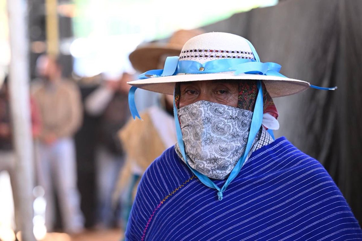 delfinagomeza's tweet photo. En #EdoMex los pueblos originarios han sido relegados, pese a su riqueza cultural y sus conocimientos. Eso no debe pasar más, por ejemplo con los otomies que están asentados en 21 municipios. Tenemos mucho que aprenderles y caminaremos juntos por su bienestar. 
#MaestraDelfina https://t.co/9ZSgSGMDXJ