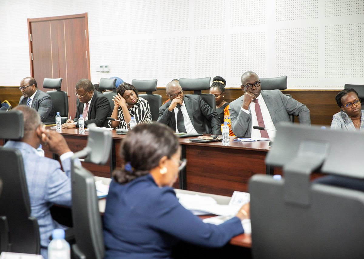 assnatTogo's tweet image. Au siège de la Représentation nationale, ce jeudi 16 février 2023, s’est tenue une séance de travail entre les députés et les experts du Groupe de la Banque Mondiale au Togo.
#CPP2023-2027
#BanqueMondiale
#Consultations
#Députés