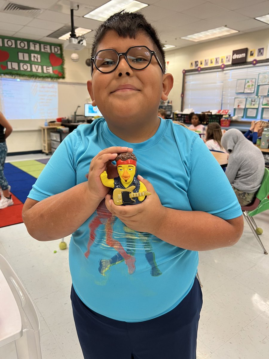 MayaKatie5's tweet photo. When you have the best moves in the class during a brain break! #DancingDuck ⁦🐥🎵⁦@LPEPanthers⁩ https://t.co/7iwy7HiNs1