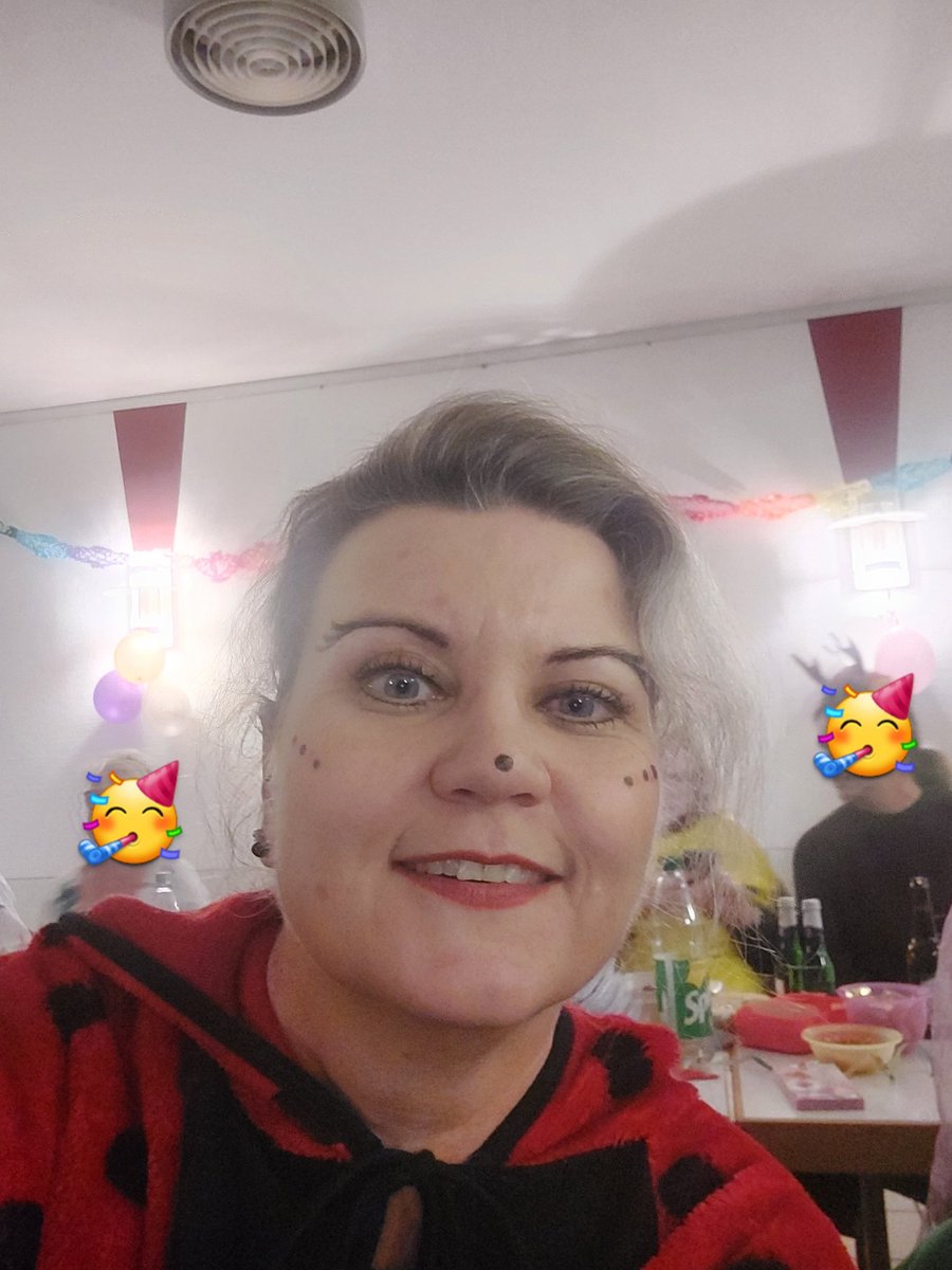 ChristinaSur1's tweet photo. #Karneval,  #Weiberfastnacht, #Marienkäfer https://t.co/5UVwk2jETX