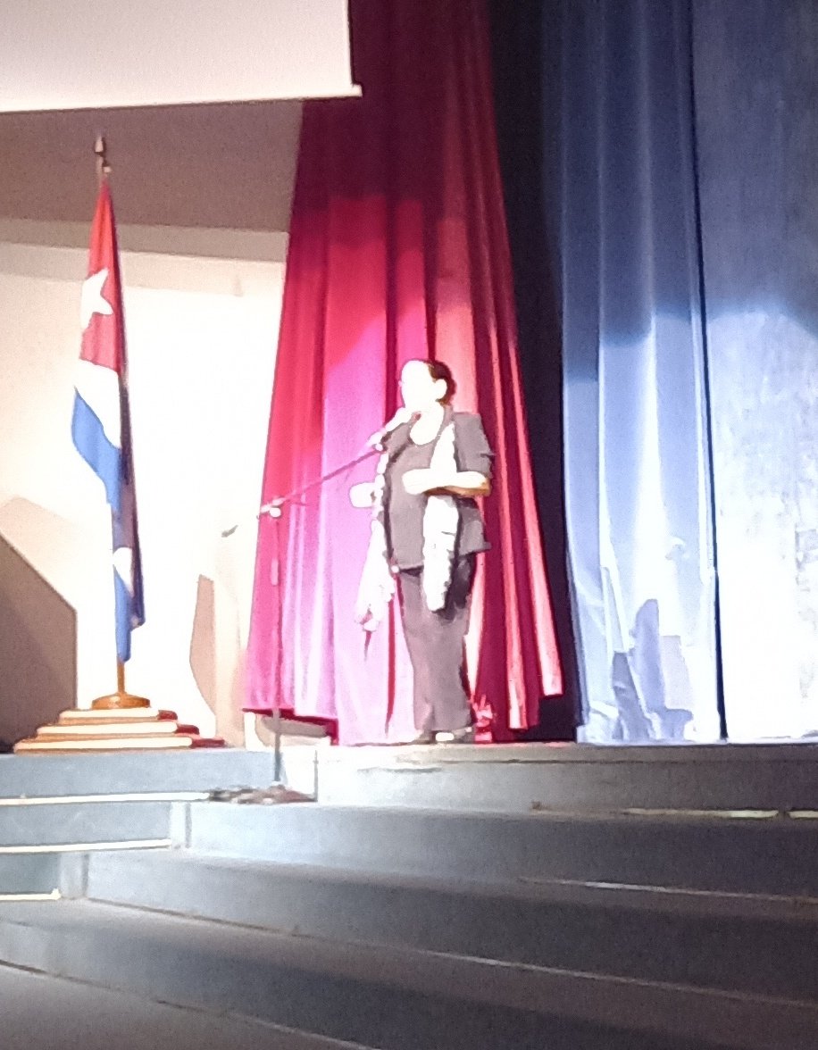 MinfarC's tweet photo. APRECIACIÓN DEL TEATRO
Jóvenes combatientes de las FAR, participan en espectáculo didáctico.
La Compañía del Cuerpo Fusión demuestra profesionalidad y maestría pedagógica.
#JuntarYVencer https://t.co/hcDjFvvpZs