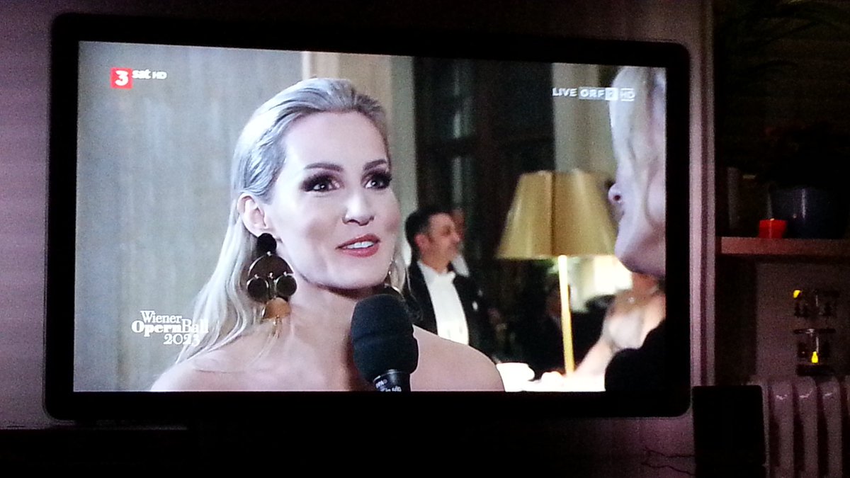Die Melissa #Naschenweng a beim #Opernball - bei der war i a gern ia Bergbauernbua 😍