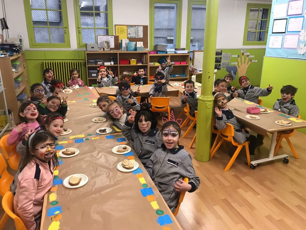 epiasabadell's tweet photo. amb els cossos geomètrics.
I com que avui teníem l'esmorzar de dijous gras, les hem posat, i així de boniques ens han quedat les taules amb les estovalles "handmade".
@innovamat_cat
#I5PIASABADELL
#INFANTILPIASABADELL https://t.co/zUQkE3wMPA