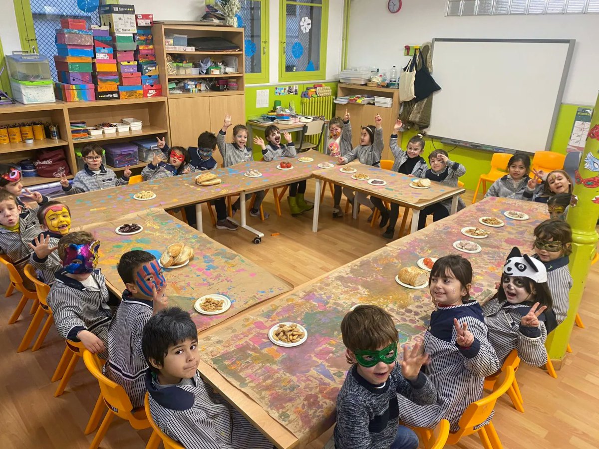 epiasabadell's tweet photo. amb els cossos geomètrics.
I com que avui teníem l'esmorzar de dijous gras, les hem posat, i així de boniques ens han quedat les taules amb les estovalles "handmade".
@innovamat_cat
#I5PIASABADELL
#INFANTILPIASABADELL https://t.co/zUQkE3wMPA