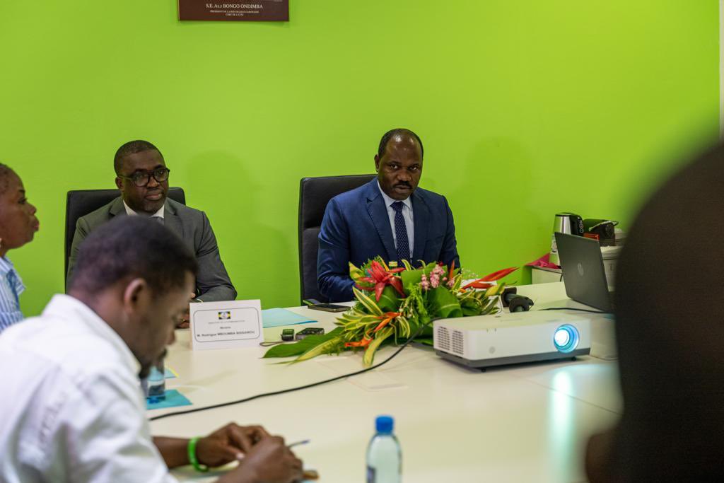 Visite de presse très enrichissante pour les hommes de médias. Les ministres <a href="/HuguesMadiya/">Hugues MBADINGA MADIYA Officiel</a> et <a href="/Rbissawou/">MBOUMBA BISSAWOU Rodrigue</a> ont  expliqué aux journalistes les raisons et les objectifs visés dans la création de la ZES de Nkok, symbole de la transformation économique du #Gabon.