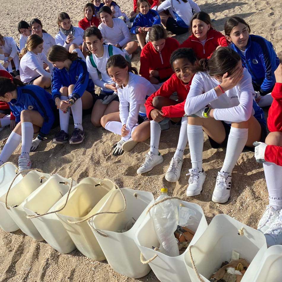 ParqueTorunos's tweet photo. Imagenes la 🗑Gran Limpieza de la Playa de Levante, más de 250 escolares han participado como voluntarios. 
😄Muchas gracias 
https://t.co/ASWqdmlICN…
@TurismoElPuerto @MedioAmbAND @CadizJunta @FomentoAND https://t.co/hs8Mx8JQya
