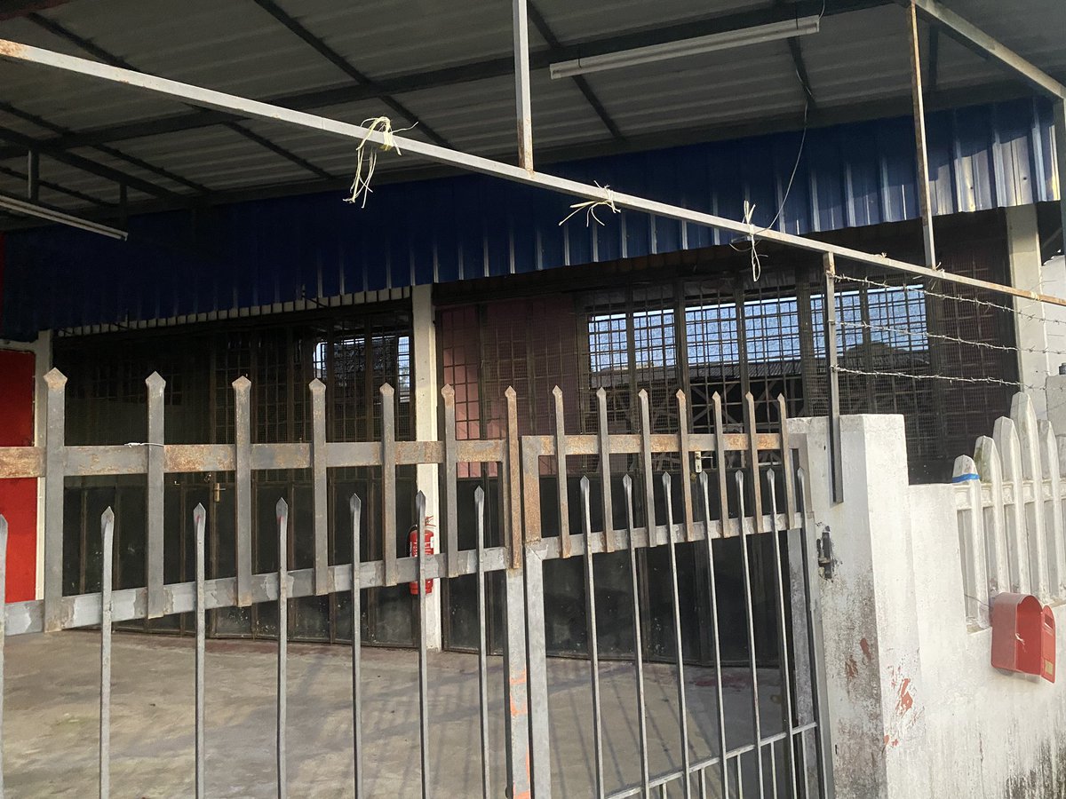 Hasnul15_'s tweet photo. #KembaliKeTempatAsal

Selepas 7 bulan bertahan selepas kedai tutup, syukur alhamdullilah Rumah Popia akhirnya dapat pulih kembali 🤲🏻

#ComebackStronger https://t.co/P97ycYgmt4