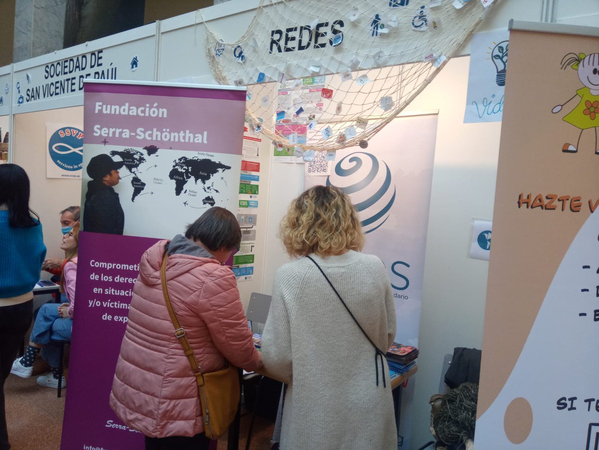 SchonthalSerra's tweet photo. Hoy hemos asistido un año más a #volunfair gracias al espacio que @REDES_ONGD deja a las organizaciones que forman parte, para visibilizar nuestra labor y poder integrar a nuevas personas jóvenes voluntarias en ella. https://t.co/JXvB1x9OST