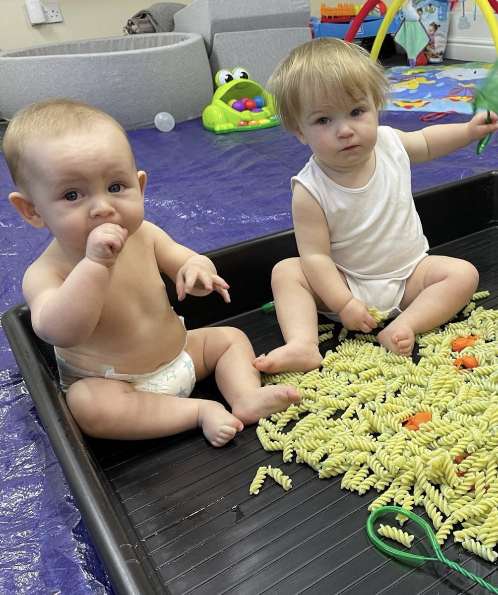 theleecooper_f's tweet photo. Lots of fun so far at #parentschat 👶🏼 

Lots of messy play, parents sharing advice and stories about their parenting journey and lots of cups of tea…HOT CUPS OF TEA!!

Book here: https://t.co/xmL626jc8H

Proudly funded by @TownPrescot @KnowsleyCouncil https://t.co/QnZLTmuV7f