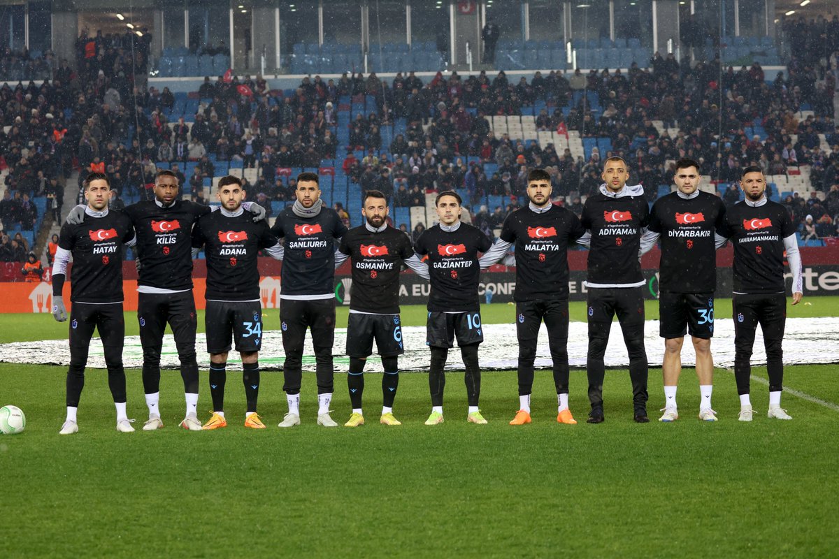 76. dakika'da Iğdır'ın orda olduğunu hissettirecek olan Trabzonspor taraftarına UEFA Avrupa Konferans eleme maçında yürekten başarılar dileriz.
#HepimizinMaçı