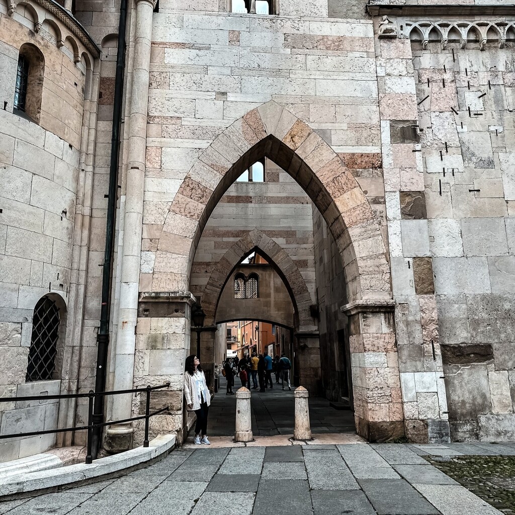 Modena, Italy surprised me. I didn't expect Modena to be such a gem. 

During our short time in Emilia Romagna, we stayed in Modena while we explored... I mean, ate our way through Modena, Parma and Bologna. 

While we loved our time in all the cities, w… instagr.am/p/Cou4KzgPOi0/