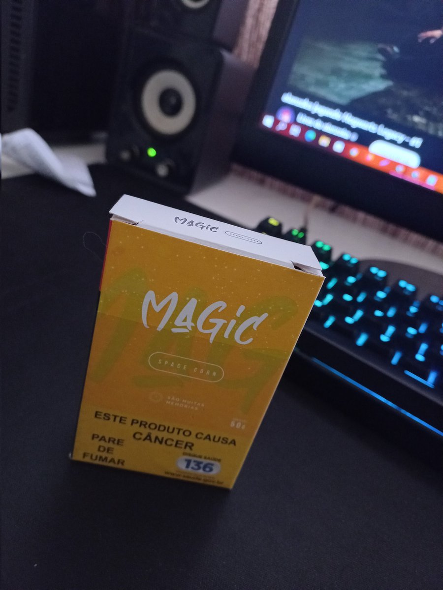 A essência que eu tenho que fumar escondido porque ngm gosta 🌽