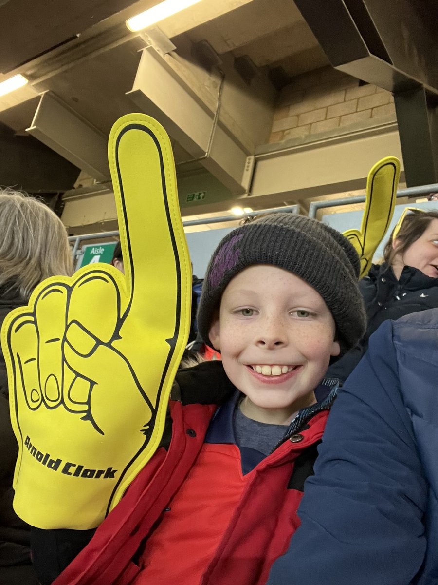 HighwiresPete's tweet photo. #cbsfanwall - come on you Lionesses!!! https://t.co/OcQqfs4INW