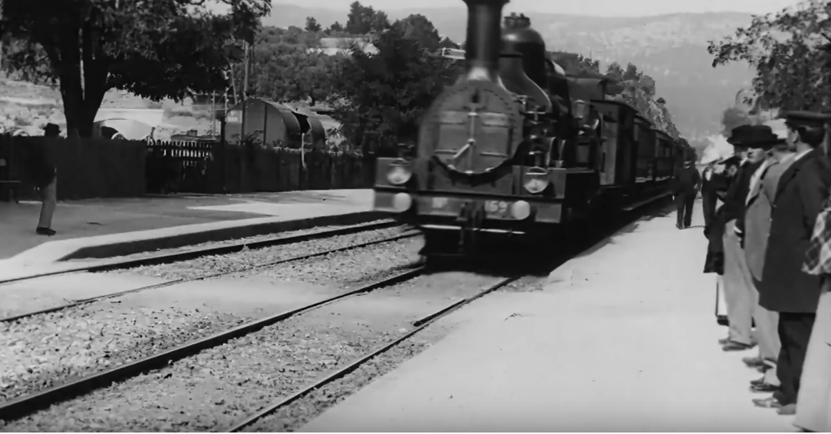 Pinboard's tweet photo. 99% of AI journalism right now has the flavor of "we sent our best opera critic to review the much-vaunted kinescope and he reports he nearly got hit by an oncoming train" https://t.co/vc5l5Tywqx