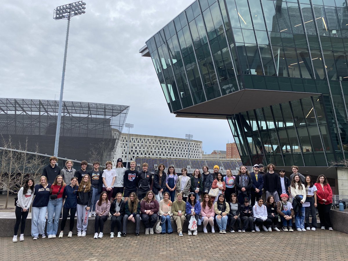 KHSDMA's tweet photo. We had a great tour of @uofcincy and @UC_DAAP Thanks for having us! #kingstrong #relatecreateinnovate https://t.co/rAbHIEIsYm