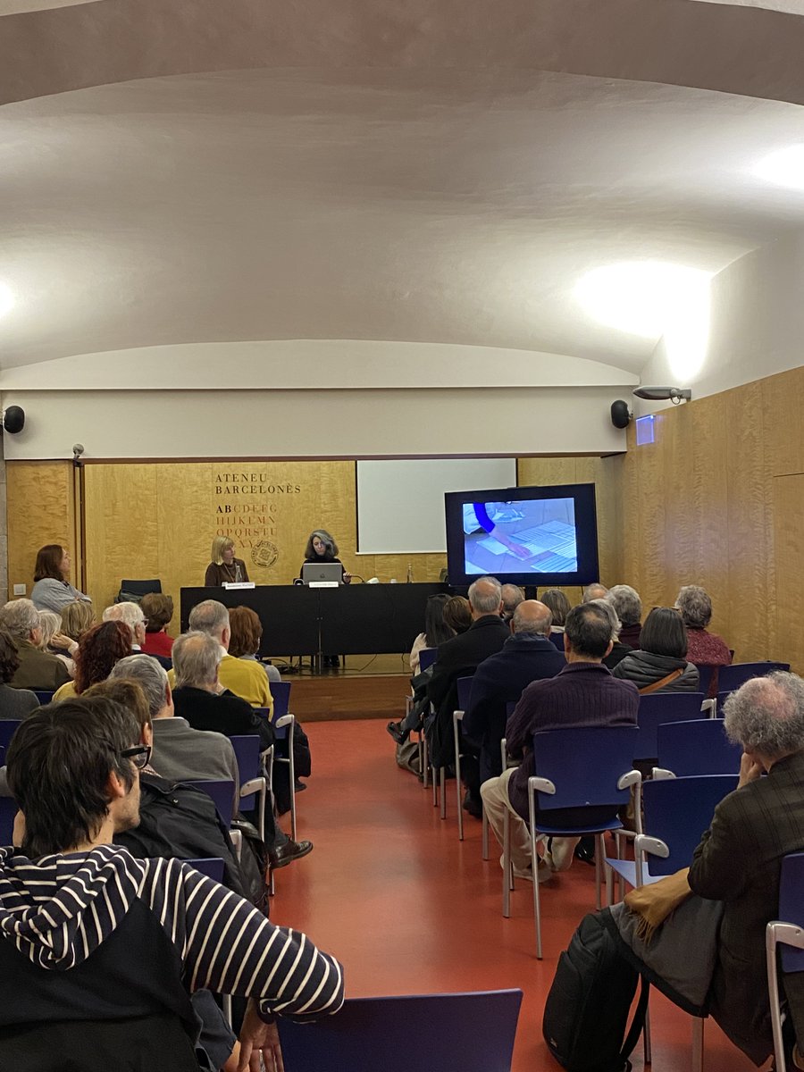 AteneuBCN's tweet photo. Molt interessant l'acte de llums i ombres en la fotografia de Margarita Andreu.

🖼️ No oblideu que podeu trobar la seva obra Exterior Edifici a la segona planta de l'@ateneubcn https://t.co/efR7nXD0C6