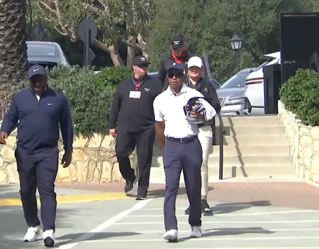 GolfDigest's tweet photo. Tiger's here.

Does he end up under par today? https://t.co/5jSyUj3BvS