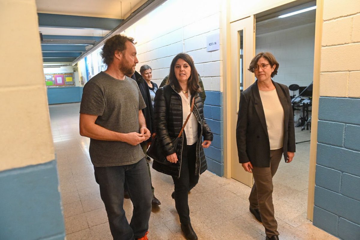 🎷15 instituts de Barcelona participen al programa "En directe.Música als instituts", que vol ser un reforç d'atenció educativa i motivació a l'alumnat a través de la música.

És un projecte educatiu fet durant i fora d'horari lectiu, finançat per <a href="/educaciocat/">Educació</a>.

#SempreEndavant