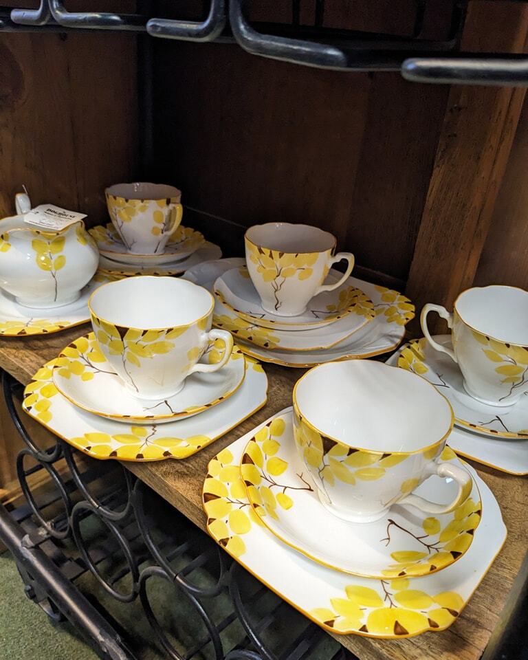 DoghouseAntique's tweet photo. Part tea set. £18.50 the lot.
We have lots of lovely part/ full, cracking tea/coffee sets in stock. Come and see us.
#china #smalls #teasets #joy #crockery #shoplocal#doghouse #antiques #walsall #westmidlands https://t.co/zwECInWlRJ