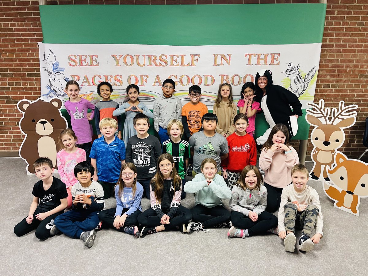 RJohnsonGR2's tweet photo. Today we kicked off the annual Grove Family Reading Program! Our theme this year is, “See Yourself in the Pages of a Good Book.” Stinky Skunk🦨 is excited for these critters to read bunches and bunches!  ⁦@GroveAve220⁩ ⁦@barrington220⁩ #WeBelong220 https://t.co/L3lzPXZRBE