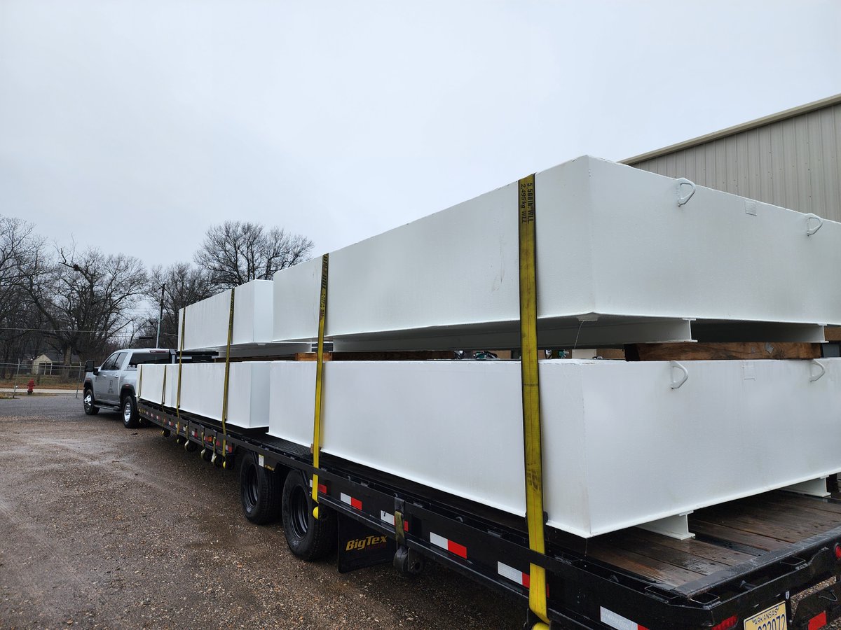 NewberryTanks's tweet photo. Humpday is over and it's #TankThursday! Many different kinds of tanks shipped to Michigan, North Carolina, Kentucky, Mississippi, Texas and Alabama. Check them out!
#OilandGas #ContainmentSystem #BracketSaddle #SteelTanks #LubeOil #SkidTanks #ObroundTanks https://t.co/lEOec6KVxz
