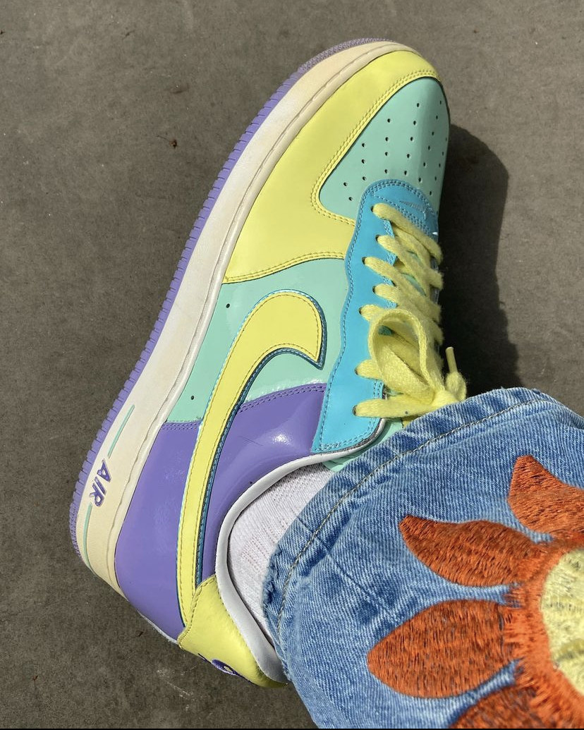 sizeofficial's tweet photo. Last year, we saw a #Nike icon celebrate its 40th anniversary – the #AF1. Paying homage to this, we curated an exhibition in the heart of Soho which included these pairs from SneakerDenn. You can now go and view them on the #NikeHub via size?launches > https://t.co/gYh2961hon https://t.co/z6zOsm8yS5