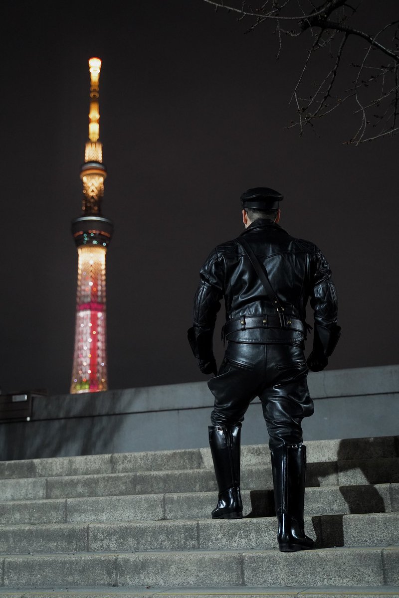 Cowboywhip1's tweet photo. Great view of the Tokyo Sky Tree. Sightseeing Tokyo in leather. https://t.co/NXp1m6FugM