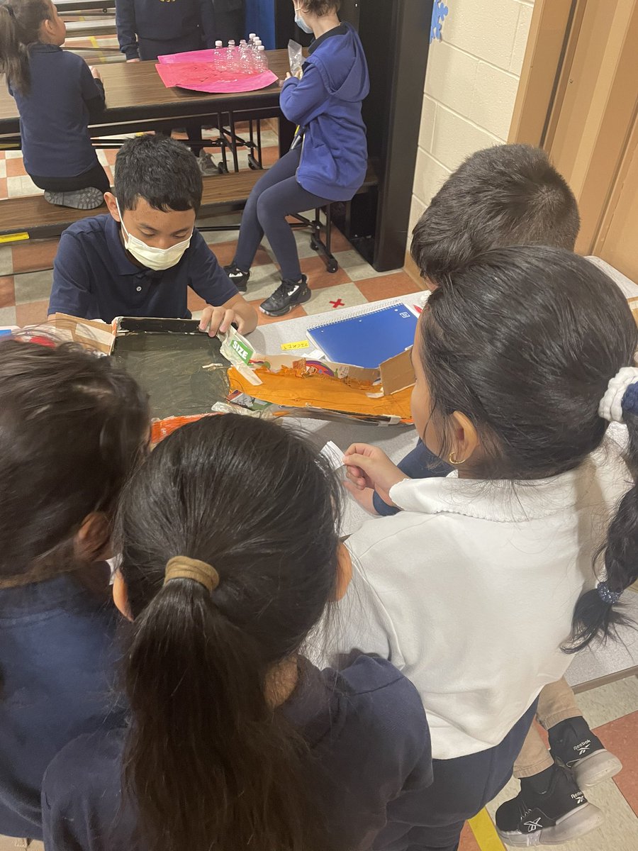 MrsDuransClass's tweet photo. Thank you 6th grade for inviting us to your recycling carnival! https://t.co/hEsJmZ634X