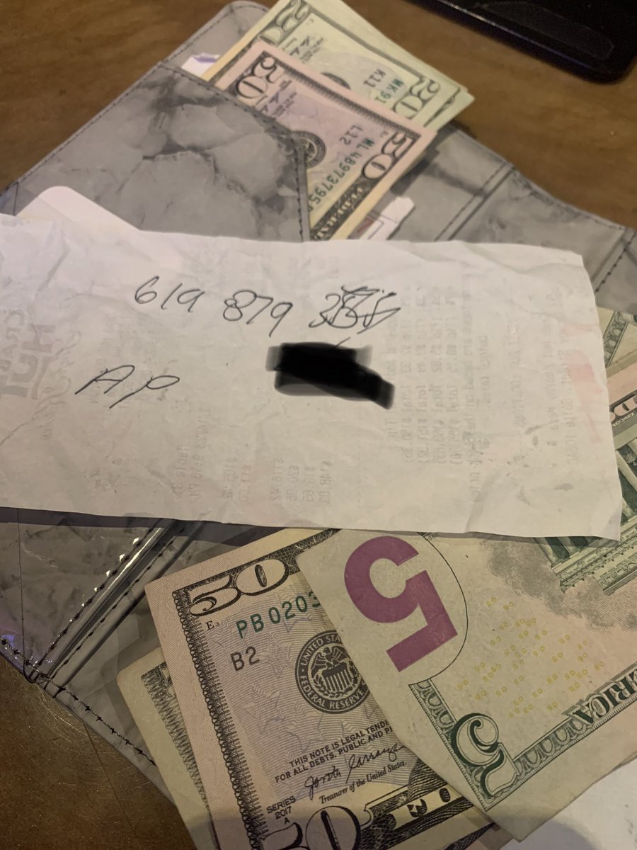 _jentru's tweet photo. some neeeeerve. dude was on a whole ass date ON VALENTINE’S DAY slid me his number. first of all, SIR— you didn’t even TIP me. second, you didn’t even pay for the whole date… you let her pay for the alcohol. the audacity with your lame ass 😤 https://t.co/JKMtcOPkFh